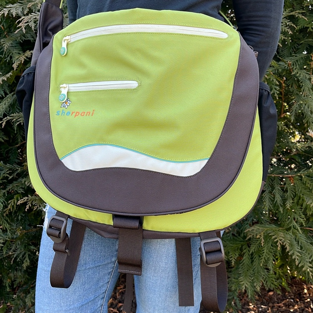 🌻 sherpani Flora Major Messenger Bag